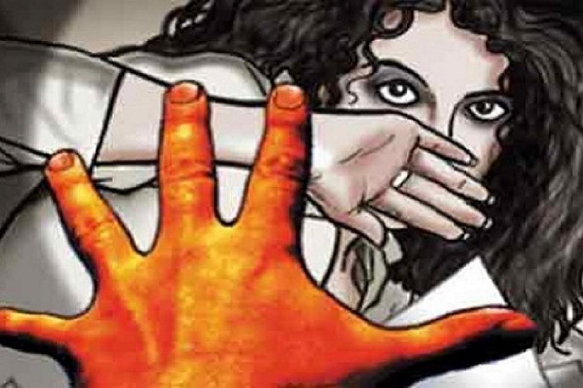 Man locks up wife, constable in room; alleges sexual relationship